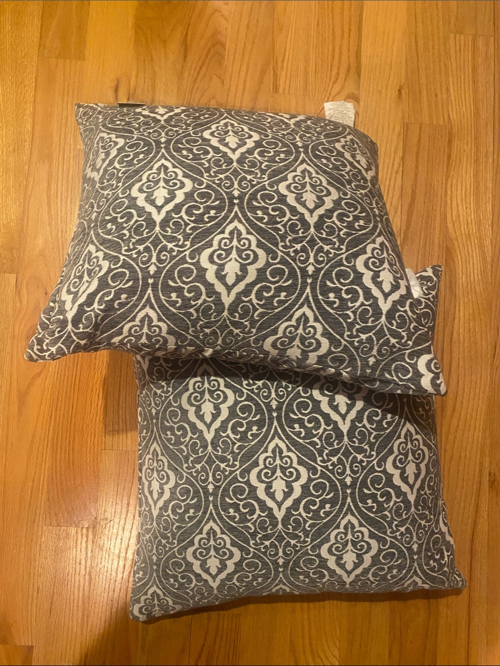 NWT Decorative Gray and White Medallion Throw Pillow Pair - Brand. No offers
